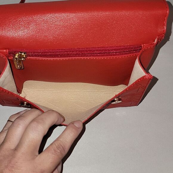 Hank & Henry Red Shimmer Crossbody Handbag • Adjustable Shoulder Strap - Picture 5 of 10